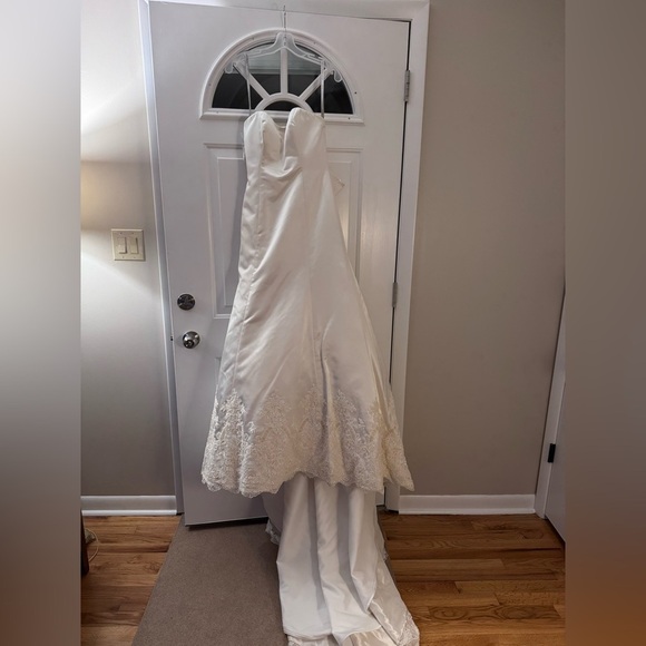 wedding dress with lace beaded train - Picture 5 of 11